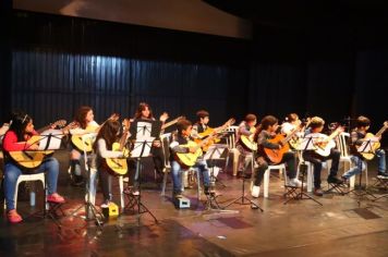 Projeto Guri encerra semestre com apresentação musical cativante no Teatro Municipal de Taquarituba