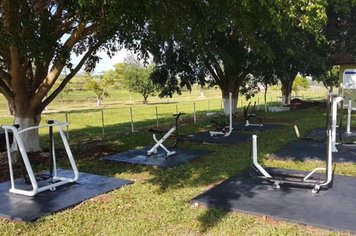 Academia ao ar livre é instalada na Ilha do Porto Taquari