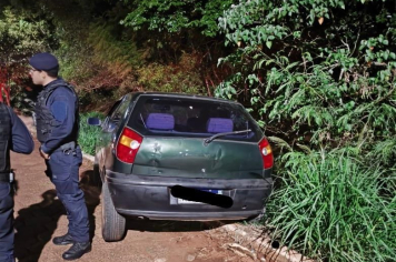 Motorista embriagado perde controle do veículo e cai em ribeirão em Taquarituba