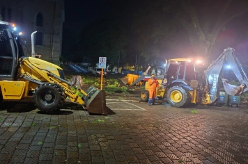 Ciclone extratropical provoca tempestade e causa queda de árvores em Taquarituba
