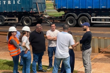 Acidente Ambiental: Prefeitura Acompanha Vazamento de Fertilizante e Contaminação de Ribeirão