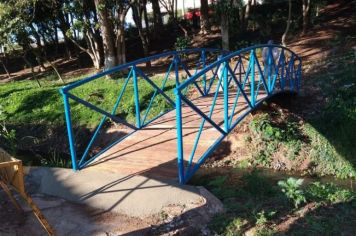 Nova ponte é instalada no final da Rua 15 de Novembro