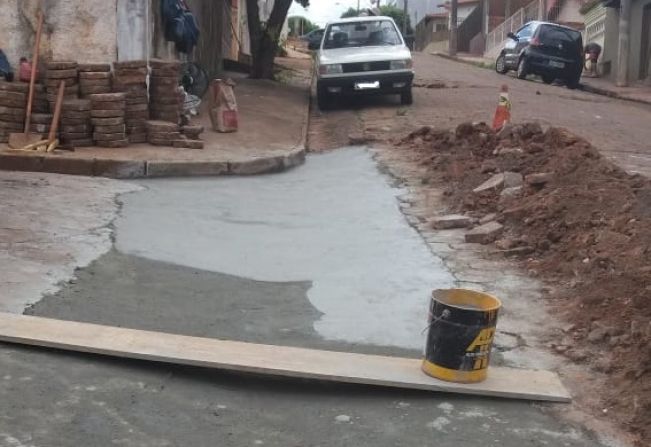 Coordenadoria Municipal de Obras públicas de Taquarituba executa ações de melhorias em diversos pontos da cidade