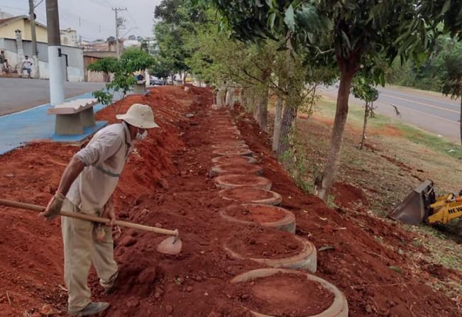 Prefeitura reutiliza pneus velhos em estrutura de contenção