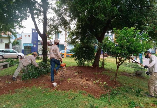 Praça João Clímaco de Oliveira recebe serviços de manutenção e limpeza