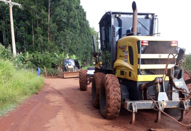 Coordenadoria de Obras realiza manutenção emergencial em estradas do Bairro do Pico e via de acesso entre Santa Rita e Pedro Barros