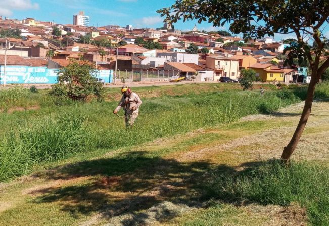 Avenidas Mário Covas, 9 de Julho e João Osvaldo Leiva recebem serviços de limpeza